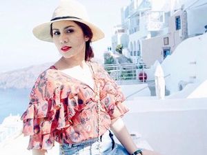 Momo Geisha Pajang Foto Honeymoon, Netizen: Kok Sendiri Terus?