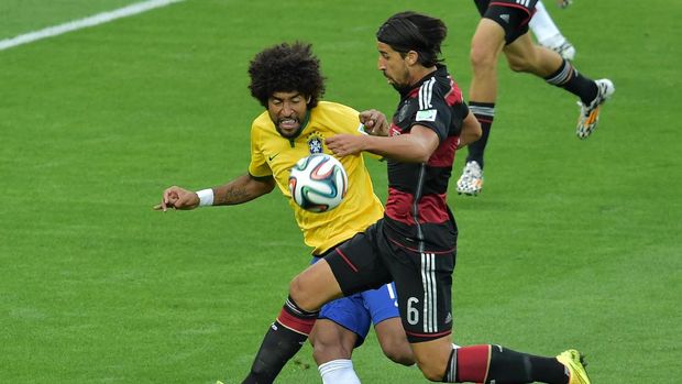 Brazil's defender Dante (L) vies with Brazil's defender Marcelo during the semi-final football match between Brazil and Germany at The Mineirao Stadium in Belo Horizonte during the 2014 FIFA World Cup on July 8, 2014. AFP PHOTO / GABRIEL BOUYS / AFP PHOTO / GABRIEL BOUYS