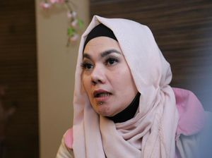 Sarita Sudah Bahagia dengan Anak-anak Tanpa Ada Jennifer Dunn Sarita Sudah Bahagia dengan Anak-anak Tanpa Ada Jennifer Dunn
