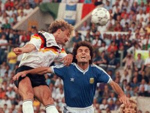 Buruknya Piala Dunia 1990 Jadi Awal Revolusi Sepakbola Dunia Buruknya Piala Dunia 1990 Jadi Awal Revolusi Sepakbola Dunia
