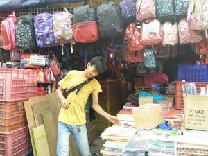 Jual Alat Tulis China, Pedagang Asemka Raup Omzet 70 Juta/Hari Jual Alat Tulis China, Pedagang Asemka Raup Omzet 70 Juta/Hari