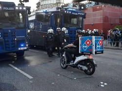 Cuek Terobos Demo di KTT G20, Pengantar Pizza Dielu-elukan