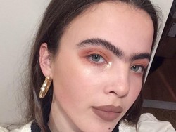 Punya Alis Menyatu, Model Ini Diolok-olok Mirip Shrek