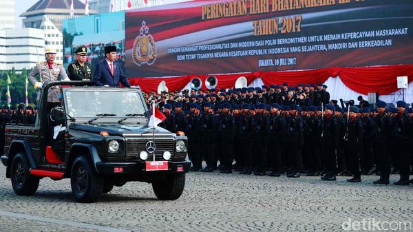 Jokowi Hadiri Upacara HUT Bhayangkara