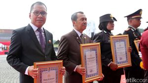 Kado Istimewa untuk Wali Kota Makassar di HUT Bhayangkara