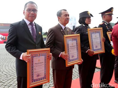 Kado Istimewa untuk Wali Kota Makassar di HUT Bhayangkara