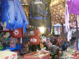 Tas Sekolah Murah Meriah di Pasar Asemka, Mulai dari Rp 25.000 Tas Sekolah Murah Meriah di Pasar Asemka, Mulai dari Rp 25.000