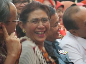 Susi Ngakak Sampai Nangis Dengar Lawakan Cak Lontong