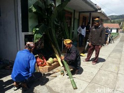 Melihat Persiapan Ritual Yadnya Kasada di Bromo