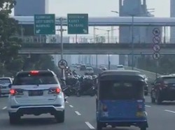 Jangan Ditiru, Gerombolan Pemotor Lawan Arus di JLNT Casablanca