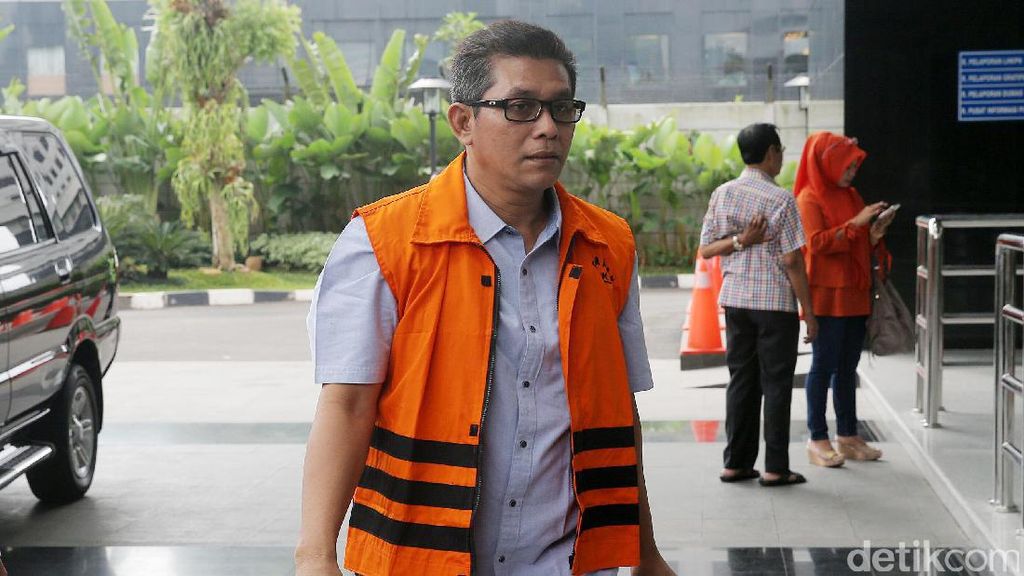 Ketua Komisi B DPRD Jatim Kembali Diperiksa KPK Ketua Komisi B DPRD Jatim Kembali Diperiksa KPK