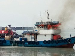 Kru Tugboat yang Terbakar di Perairan Banten Berhasil Dievakuasi