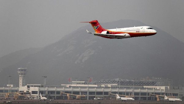 Foto: China Bikin Jet Saingan Embraer dan Bombardier