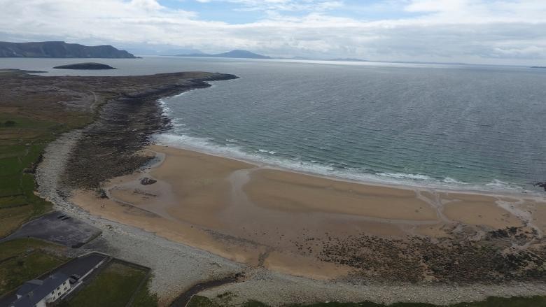 Pantai Dooagh di Achill Island, Irlandia (Sean Molloy/Achill Tourism/Reuters) Pantai Dooagh di Achill Island, Irlandia (Sean Molloy/Achill Tourism/Reuters)
