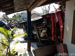 Rumah Juari di Boyolali ini Sudah 5 Kali Tertabrak Mobil dan Truk