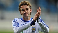 Di awal kariernya, Andriy Shevchenko memperkuat Dynamo Kiev selama lima musim mulai 1994-1999. Sheva kembali ke Dynamo Kiev 10 tahun kemudian sampai gantung sepatu pada 2012. Foto: Sergei Supinsky/EuroFootball/Getty Images