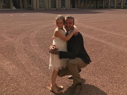 Senangnya, Harper Beckham Rayakan Ulang Tahun Ke-6 di Istana Buckingham