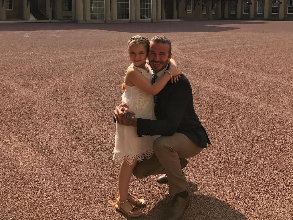Senangnya, Harper Beckham Rayakan Ulang Tahun Ke-6 di Istana Buckingham Senangnya, Harper Beckham Rayakan Ulang Tahun Ke-6 di Istana Buckingham