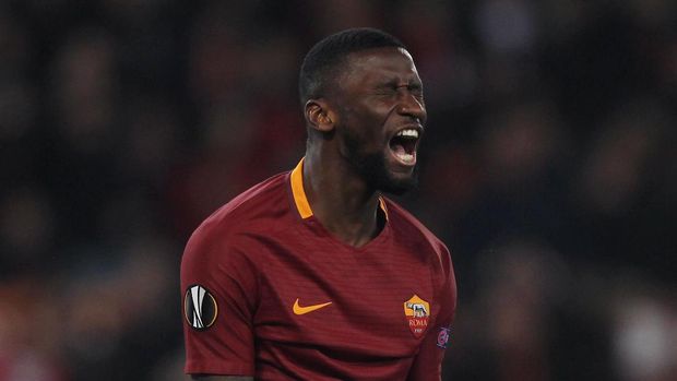 ROME, ITALY - MARCH 16:  Antonio Rudiger of AS Roma reacts during the UEFA Europa League Round of 16 second leg match between AS Roma and Olympique Lyonnais at Stadio Olimpico on March 16, 2017 in Rome, Italy.  (Photo by Paolo Bruno/Getty Images )