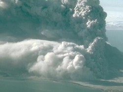 Gunung Bogoslof di Alaska Meletus, Picu Peringatan Penerbangan