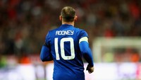 Dengan perangainya yang keras dan selalu ngotot di atas lapangan, tak mengherankan kalau Wayne Rooney punya banyak koleksi kartu. Sebagai pemain depan dia mengumpulkan 102 kartu kuning selama membela Everton dan Manchester United. (Getty Images Sport)