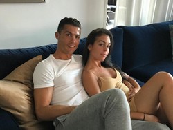 Mengintip Liburan Ronaldo Bersama Pacarnya yang Hamil di Ibiza