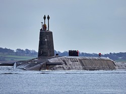 Seram, Kapal Selam Nuklir Andalan Inggris Nyaris Karam