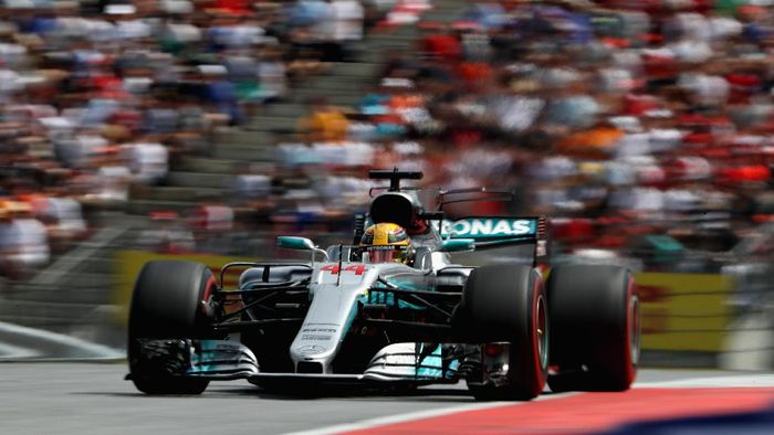 Hamilton Puas Finis Keempat, Tapi Juga Kecewa