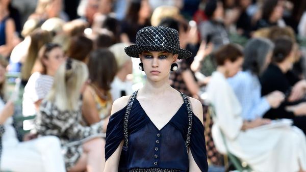 Foto: 20 Koleksi Terbaru Busana Chanel Couture Fall 2017