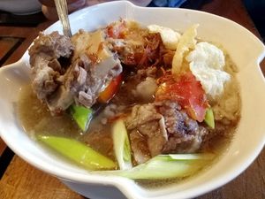 Rumah Makan Jati: Mantap Sedap! Jengkol Terasi dan Sup Iga di Rumah Joglo