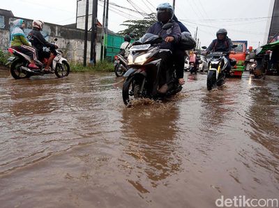 Rusak Parah, Jalan Parpostel Kabupaten Bogor Bak Sungai