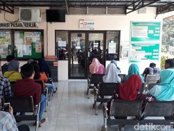 Berburu Lowongan Pekerjaan di Kantor Disnaker Pasuruan