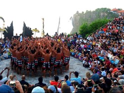 Ketika alam menjadi latar kearifan lokal.