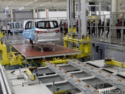 Jemput Bola ke China, RK Kantongi Investasi Mobil Listrik Rp 2 Triliun