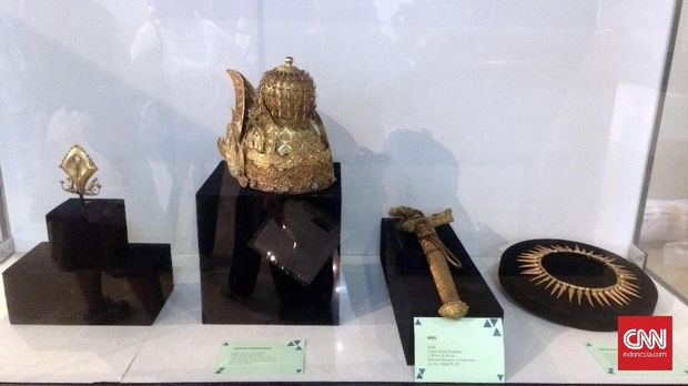 Mahkota, keris, dan kalung yang terbuat dari lapisan emas juga akan dipamerkan di Belgia dalam festival seni terbesar di Eropa, Europalia.
