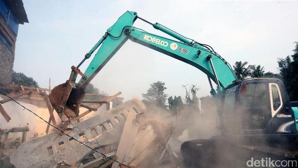Ratusan Rumah di Bukit Duri Dihancurkan