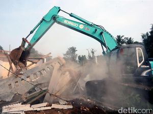 Ratusan Rumah di Bukit Duri Dihancurkan Ratusan Rumah di Bukit Duri Dihancurkan