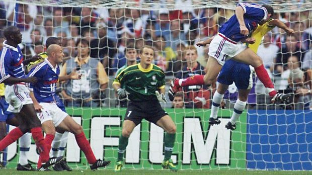 Kartu Merah Final Piala Dunia 2006 Buat Zidane Dijauhi Rekan