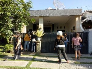 Ketua Arisan Mama Gaul Menghilang, Ibu-ibu Datangi Rumahnya