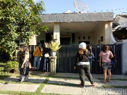 Ketua Arisan Mama Gaul Menghilang, Ibu-ibu Datangi Rumahnya