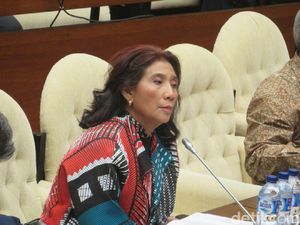 #StandForSusi vs #GantiMenteriSusi, Susi: Itu Prerogatif Presiden #StandForSusi vs #GantiMenteriSusi, Susi: Itu Prerogatif Presiden