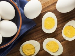 Ini Trik Drew Barrymore Bikin Telur Rebus yang Enak Tanpa Api