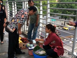Kala Teh Ninih Getuk Disapa Pembeli: Kok Masih Jualan?