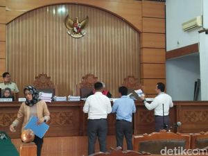 Pengacara Hary Tanoe Gunakan Berkas Praperadilan BG Pengacara Hary Tanoe Gunakan Berkas Praperadilan BG
