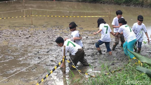 Seru Banget! Potret Anak-anak Saat Bermain di Alam