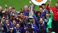 Di musim 2016/2017 Manchester United menjadi klub Inggris kedua yang juara dalam format Liga Europa. Itu pun menjadi gelar perdana karena saat turnamen masih dalam format Piala UEFA, MU belum pernah menjuarainya. Foto: Alex Grimm/Getty Images