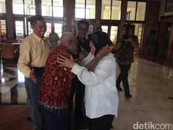 Ini Ramalan Pria Tua asal Papua Terhadap Risma