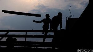 Melihat Aktivitas Warga Bukit Duri Sebelum Digusur