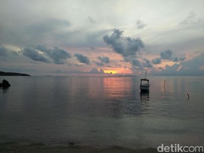 Foto: Sunrise Teduh dan Menenangkan di Karimunjawa