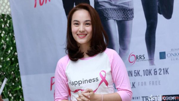 Lawan Kanker Payudara Bersama Chelsea Islan
